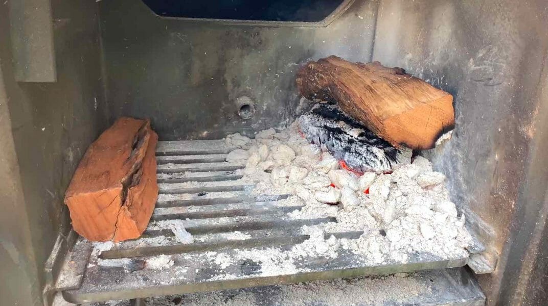 How to maintain heat in an offset smoker