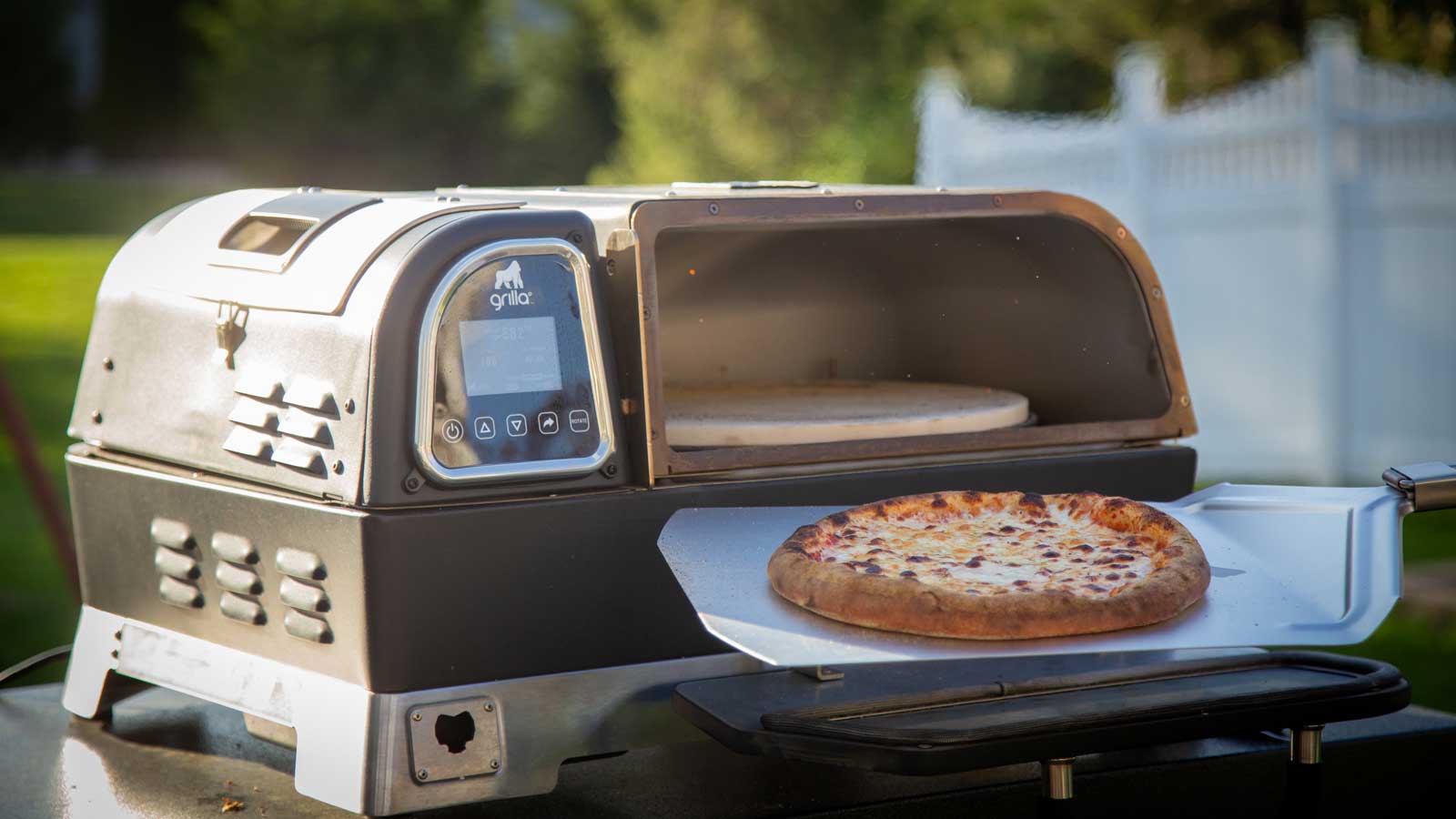 Pie-Ro-Hero-2 cooking Neapolitan pizza in the Grilla Pie-Ro pizza oven