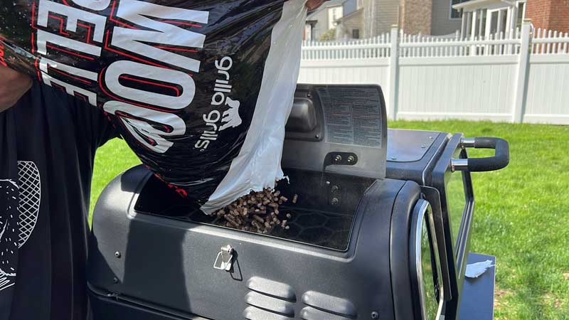 filling-hopper The Grilla Pie-Ro has a 10 pound pellet hopper