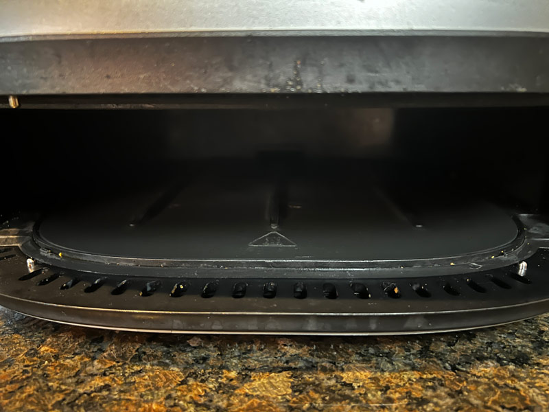 The original Typhur Dome does not have a bottom burner