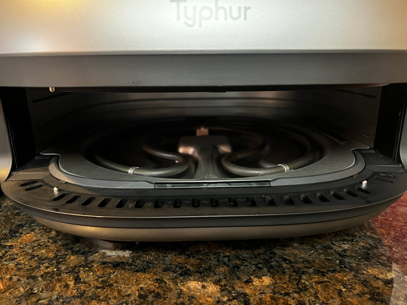 The Typhur Dome 2 has a bottom heating element below the food tray