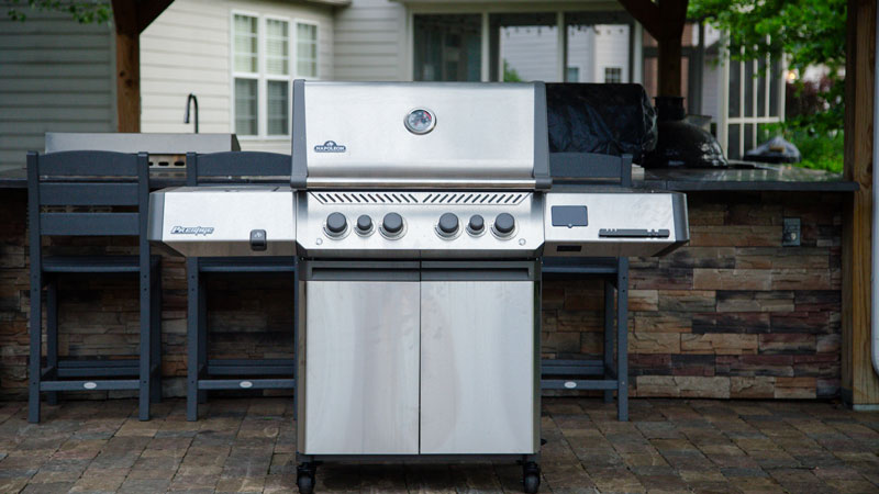 Napoleon Prestige 500 Connected Grill with infrared side and rear burners