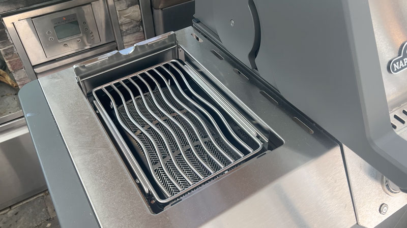 infrared sear burner with stainless steel wave grate