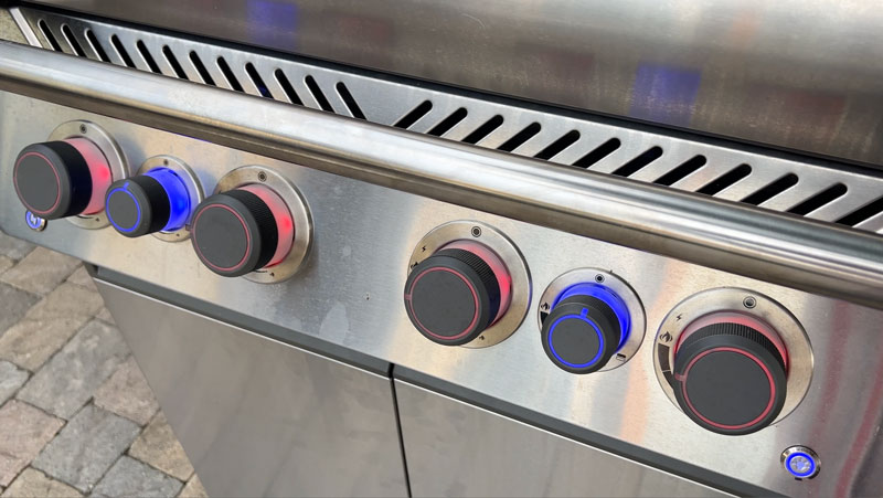 glowing knobs on the Napoleon Prestige 500 Connected with infrared side and rear burners