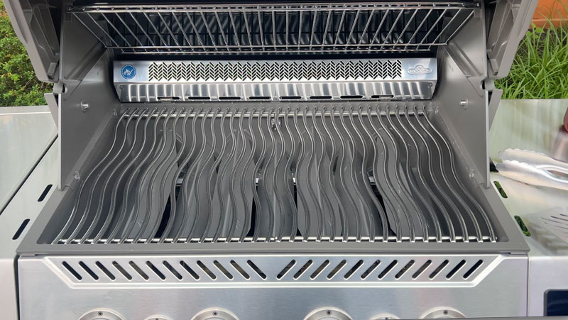 The infamous wave pattern of the Napoleon stainless steel grates