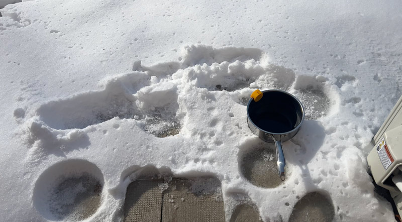 pots-in-snow cooling the stock pot off in the snow between tests