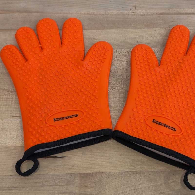 This pair of gloves protect from hot pans and grease