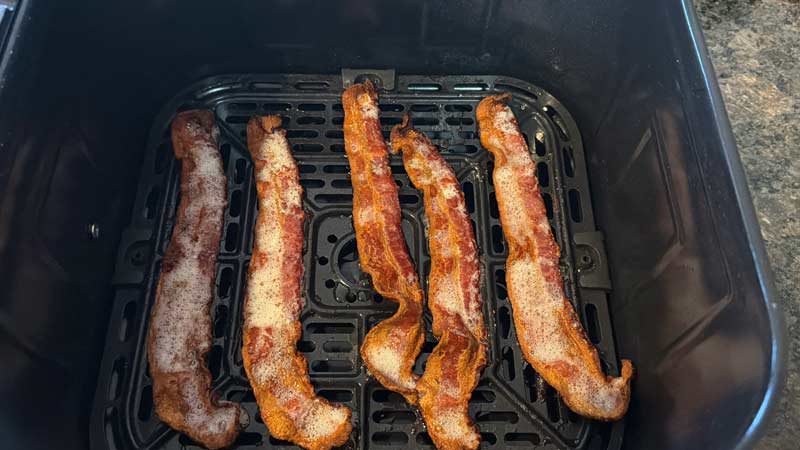 5 slices of bacon in a single layer cooked in the Sync air fryer