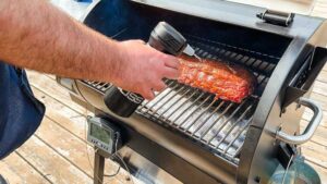 spraying the ribs recipe with apple juice or vinegar