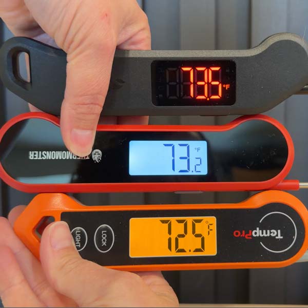 the thermometer automatically turns the display