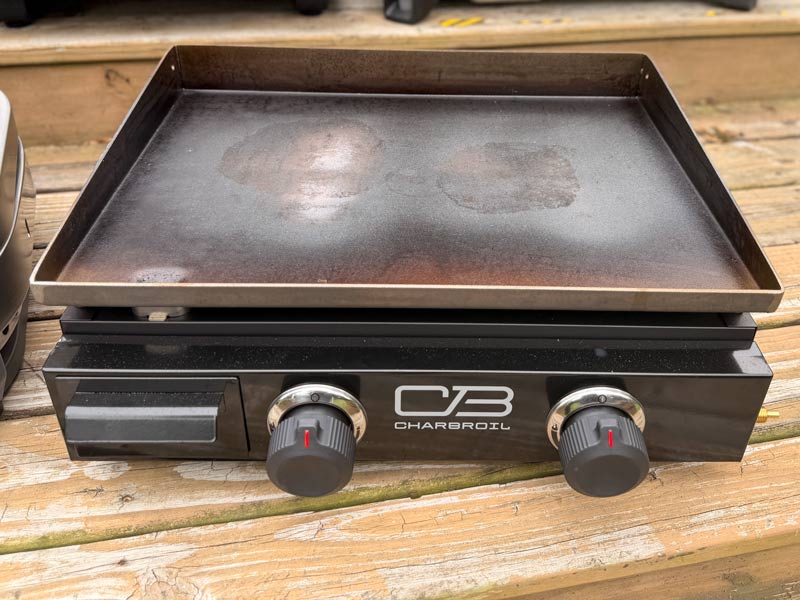 Charbroil Performer 22 inch flat top grill