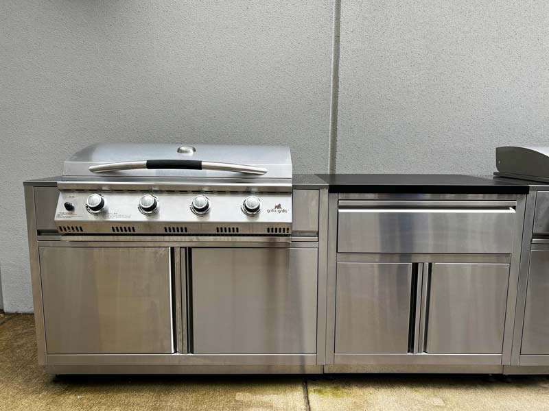 4-piece outdoor kitchen for Primate from Grilla Grills