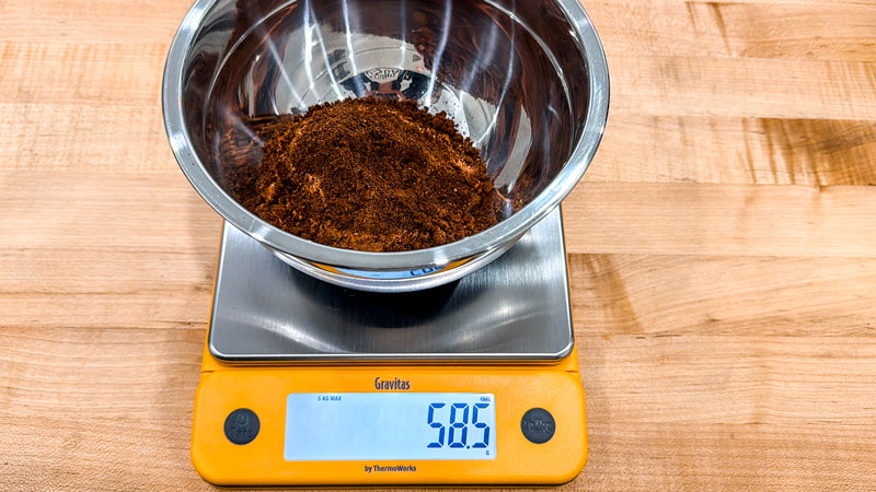 Thermoworks Gravitas scale measuring to the .1g of coffee grounds