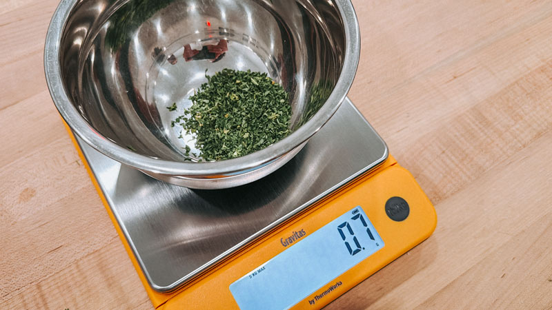 Thermoworks Gravitas measuring to the .1g of dried parsley