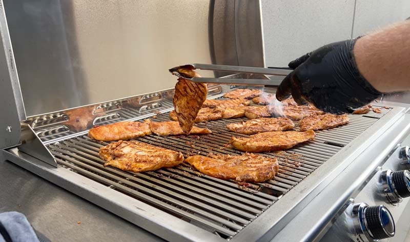 grilling chicken on the primate gas grill