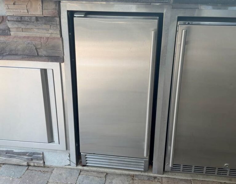 cube style outdoor kitchen ice maker