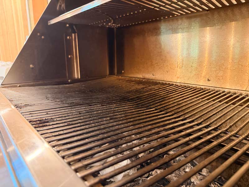 Slanted cooking grates on the Hasty Bake 357 Pro charcoal grill