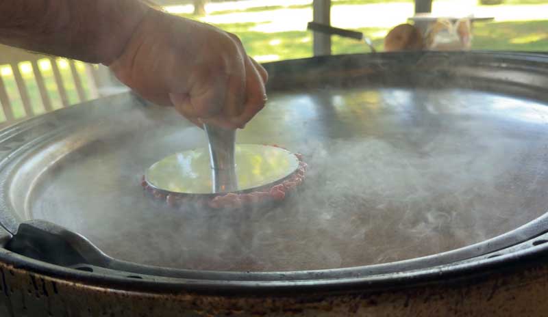 wonderful cuisine burger press making a smash burger
